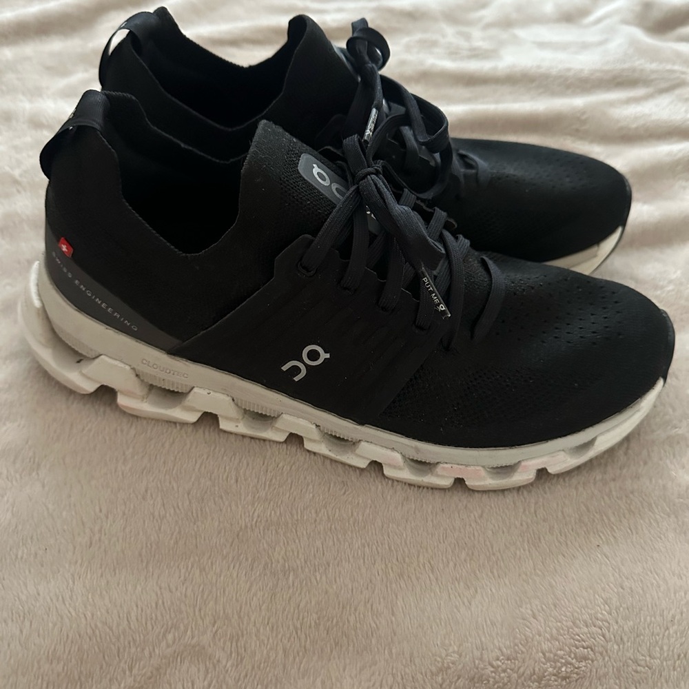 OnCloud Sneakers womens 9.5